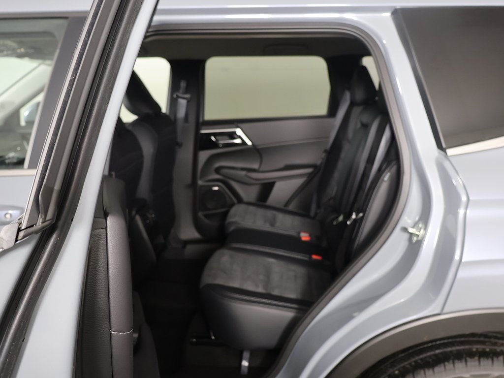 New 2026 Gray Mitsubishi SE image 33
