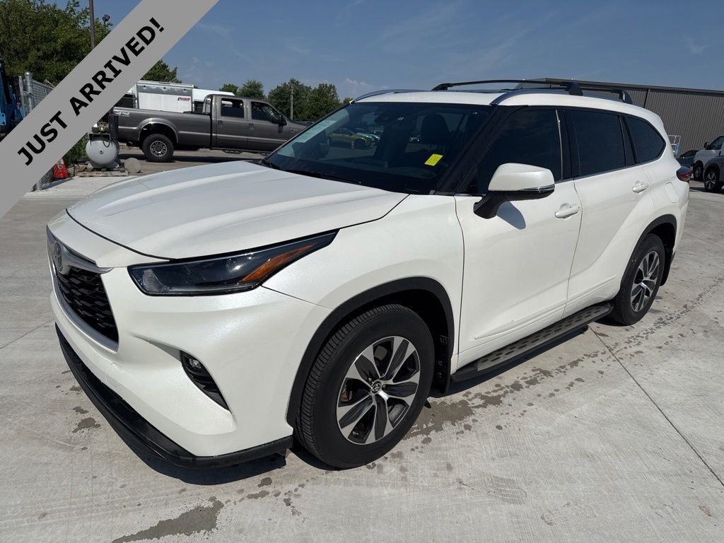 2021 Toyota Highlander XLE FWD
