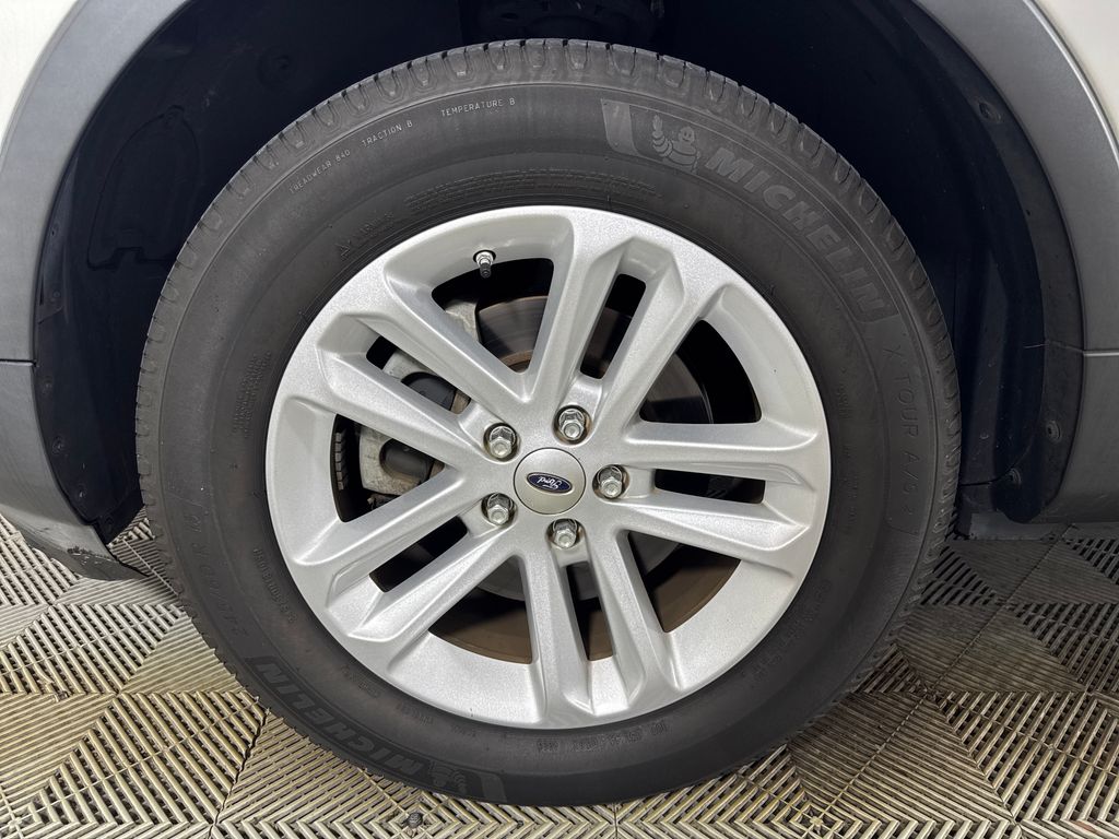 Certified Used 2017 White Ford Base image 13