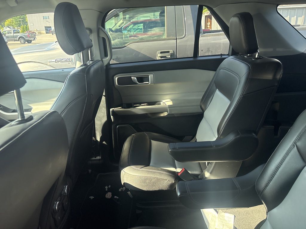 2022 Ford Explorer XLT 202A - 3