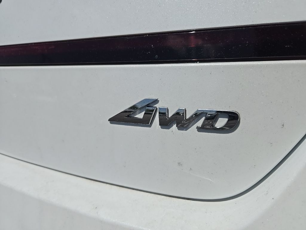 2025 Genesis G90  12