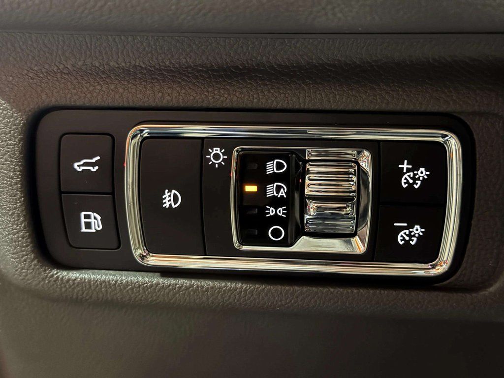 Certified Used 2022 Flight Blue Metallic Clearcoat Lincoln Grand Touring image 10