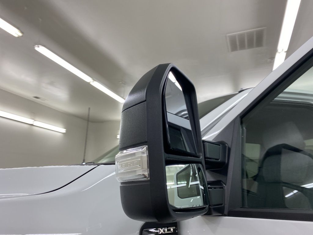 2025 Ford F-250SD XLT photo