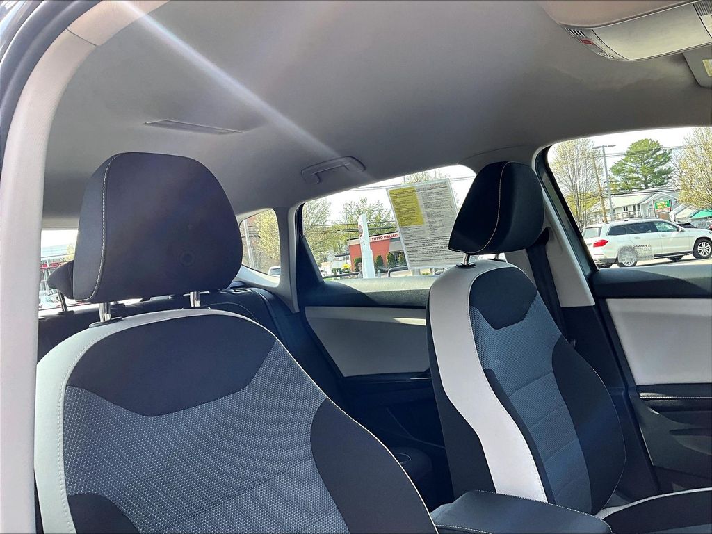 2025 Volkswagen Taos — photo 22