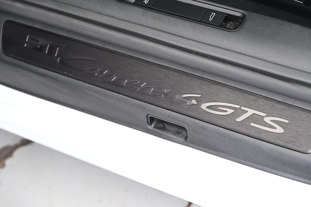 Thumbnail: 2022 Porsche 911 - 25