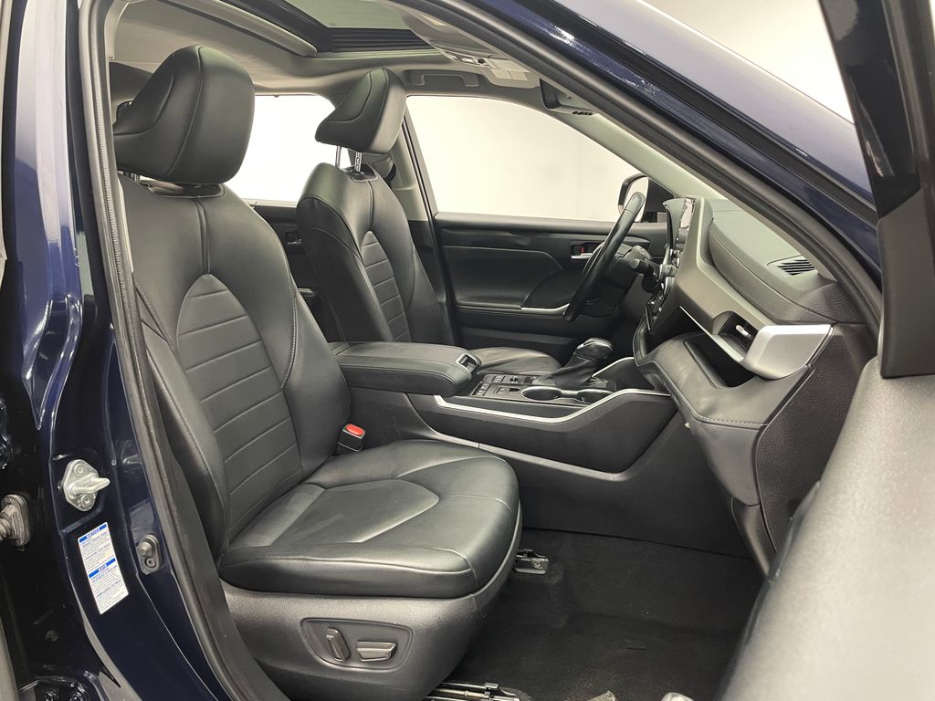 2021 Toyota Highlander XLE 18