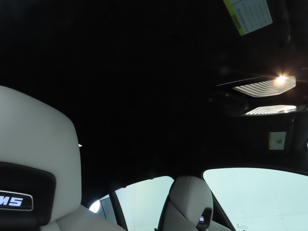 Thumbnail: 2022 BMW M5 - 19