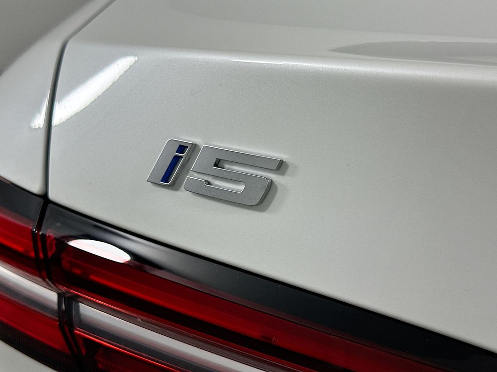 Thumbnail: 2024 BMW i5 - 22