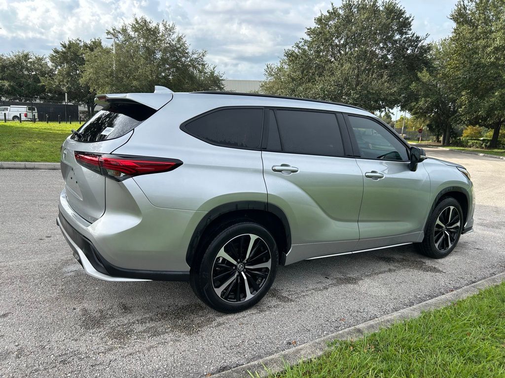 Thumbnail: 2022 Toyota Highlander - 5