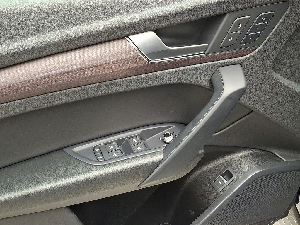 Thumbnail: 2022 Audi Q5 - 12