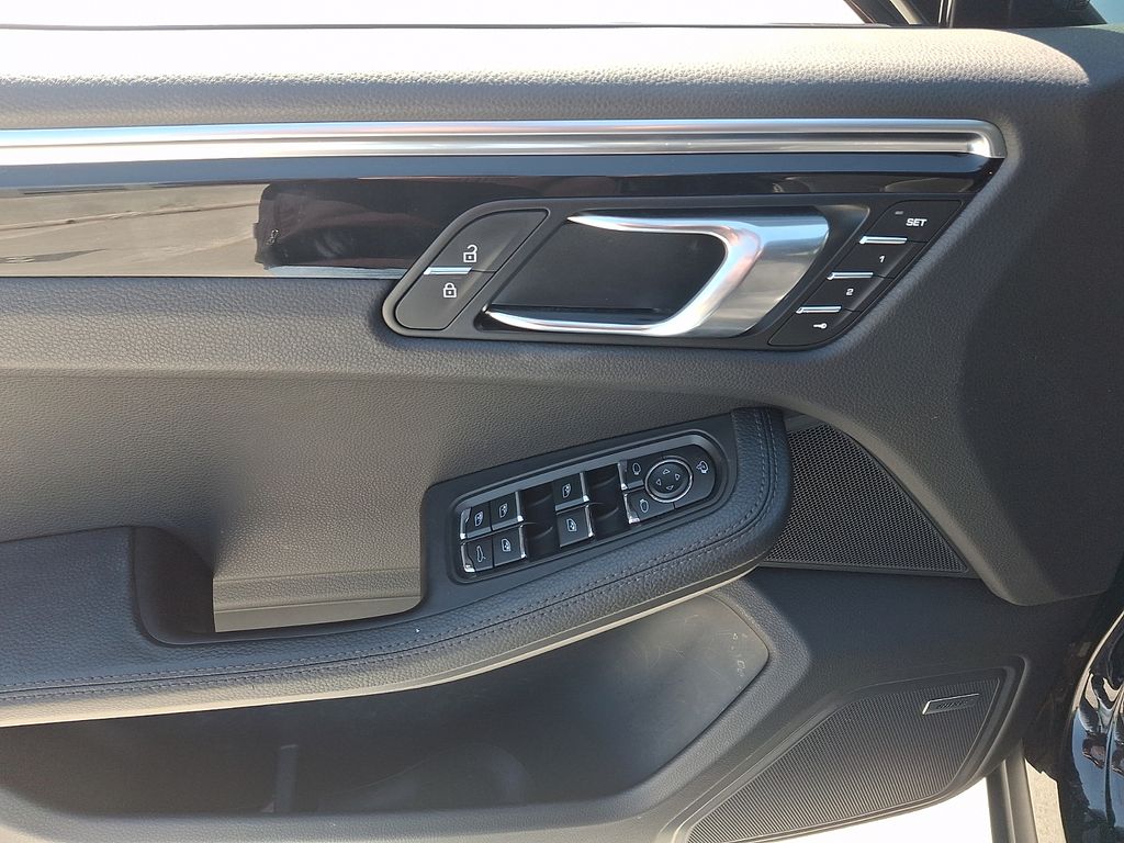 Thumbnail: 2024 Porsche Macan - 14