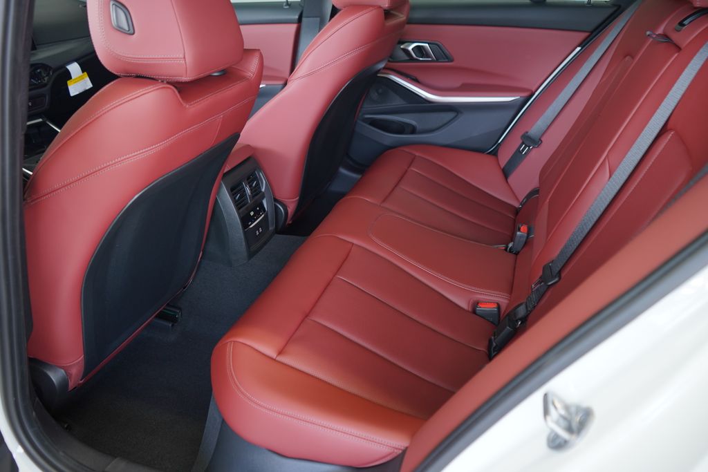 Thumbnail: 2026 BMW 3 Series - 19