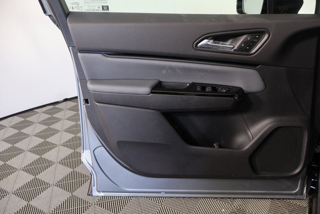 Thumbnail: 2026 Honda Prologue - 7