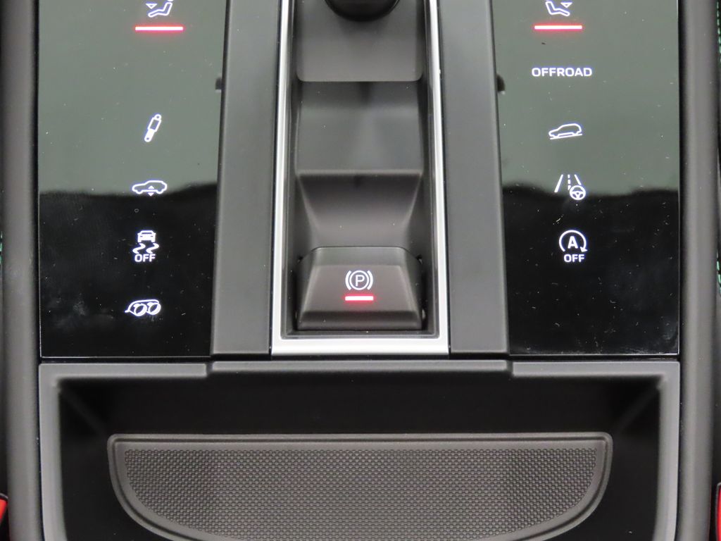 Thumbnail: 2026 Porsche Macan - 29