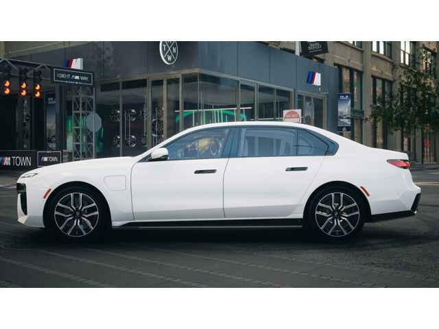 Thumbnail: 2026 BMW 7 Series - 4