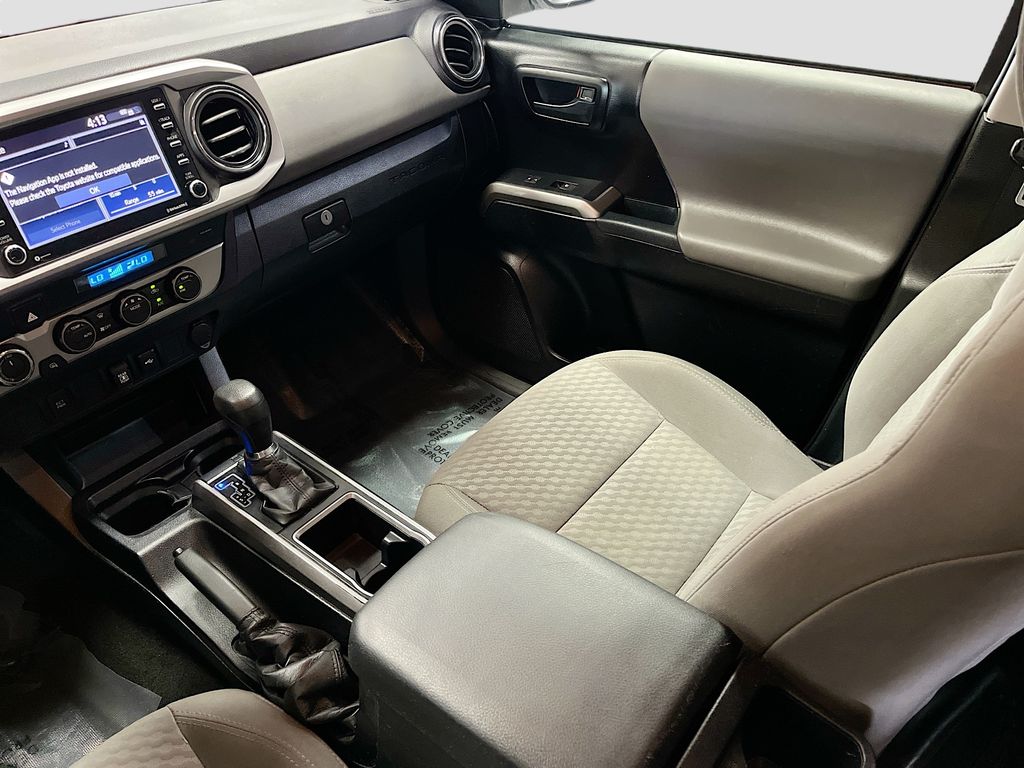 Used 2022 White Toyota SR5 image 21