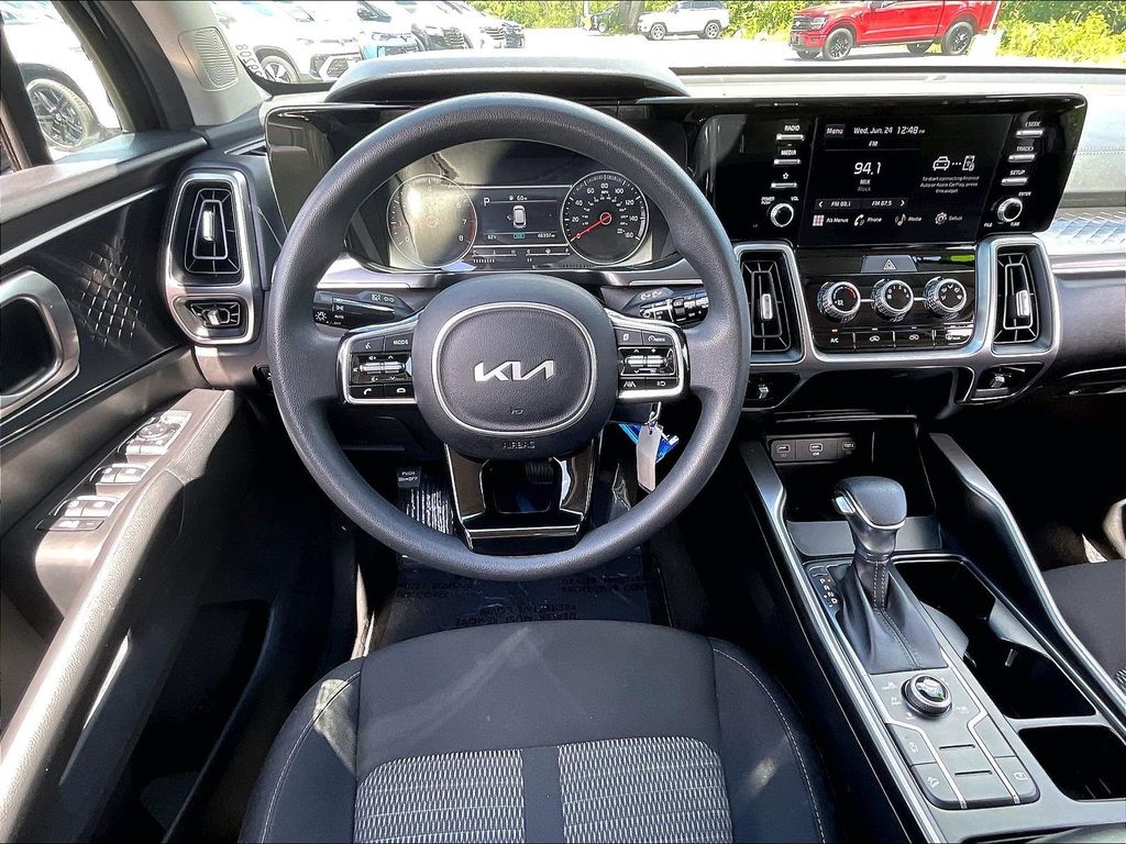 2023 Kia Sorento — photo 17