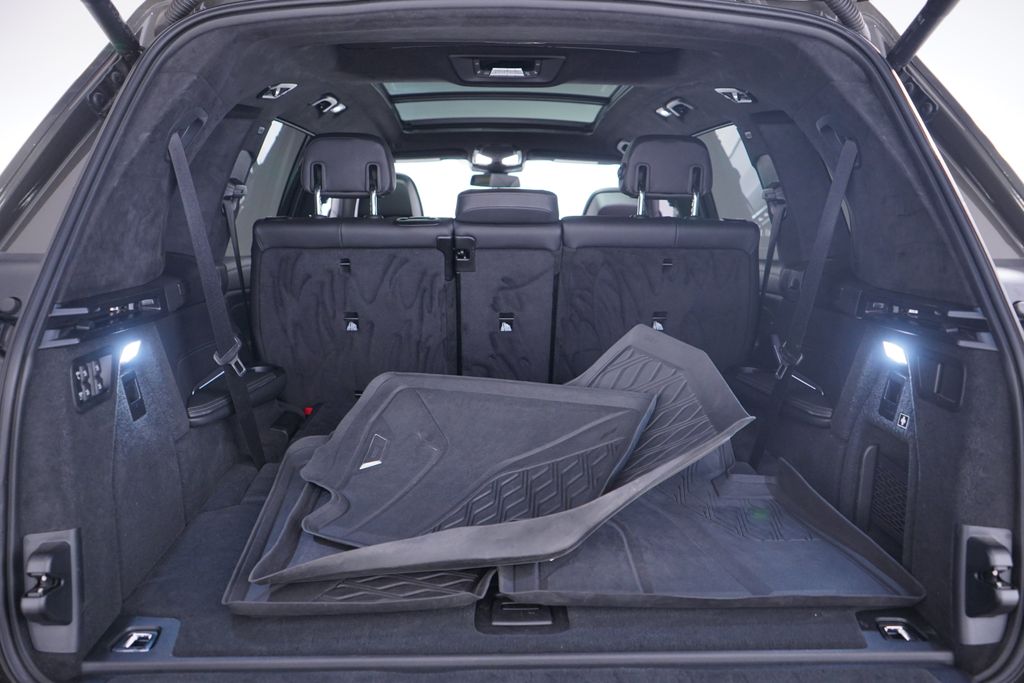 Thumbnail: 2023 BMW X7 - 23