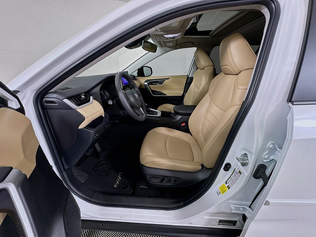 Thumbnail: 2023 Toyota RAV4 - 20