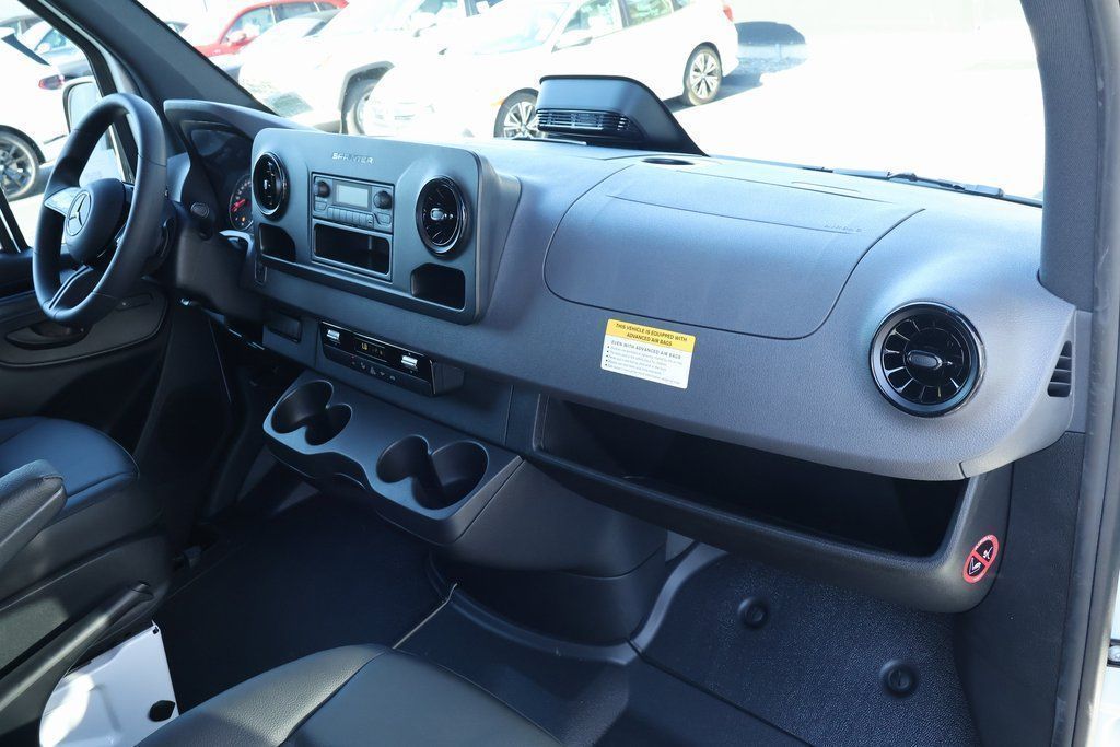 Thumbnail: 2025 Mercedes-Benz Sprinter - 5