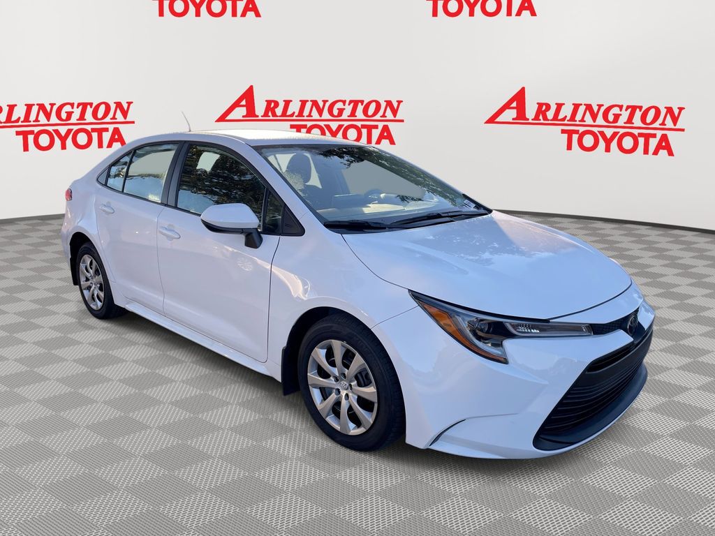2025 Toyota Corolla LE's photo