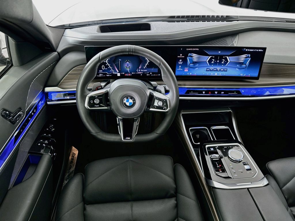 Thumbnail: 2025 BMW 7 Series - 22