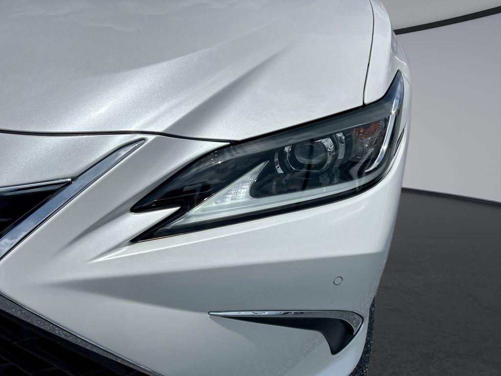 Thumbnail: 2025 Lexus ES - 30