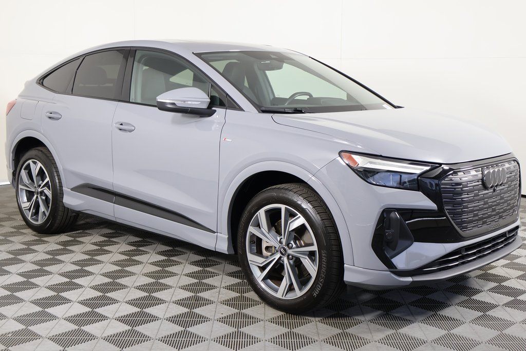 Thumbnail: 2023 Audi Q4 e-tron - 3