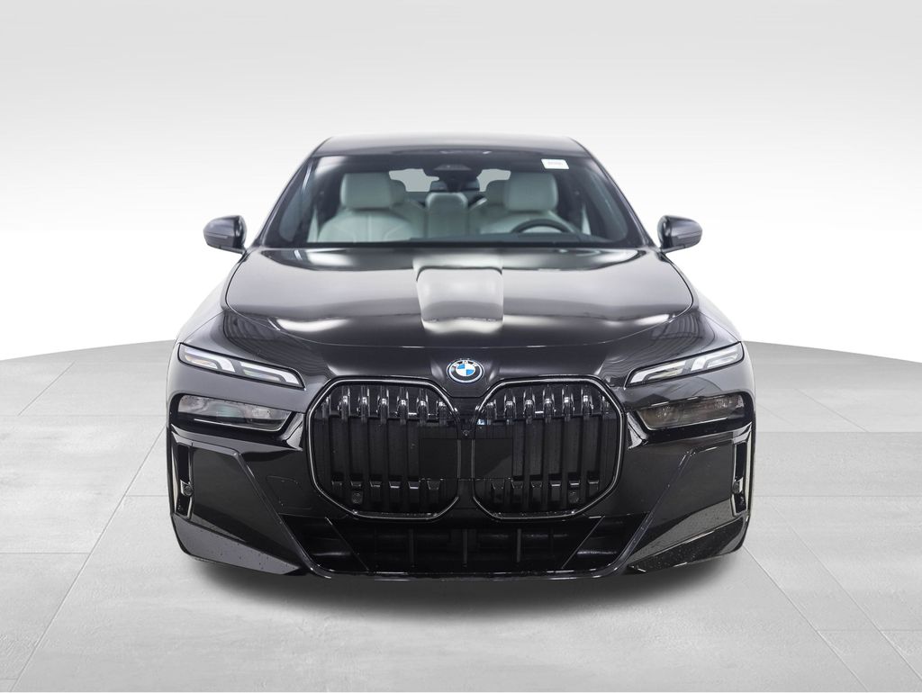2025 BMW i7 xDrive60 8