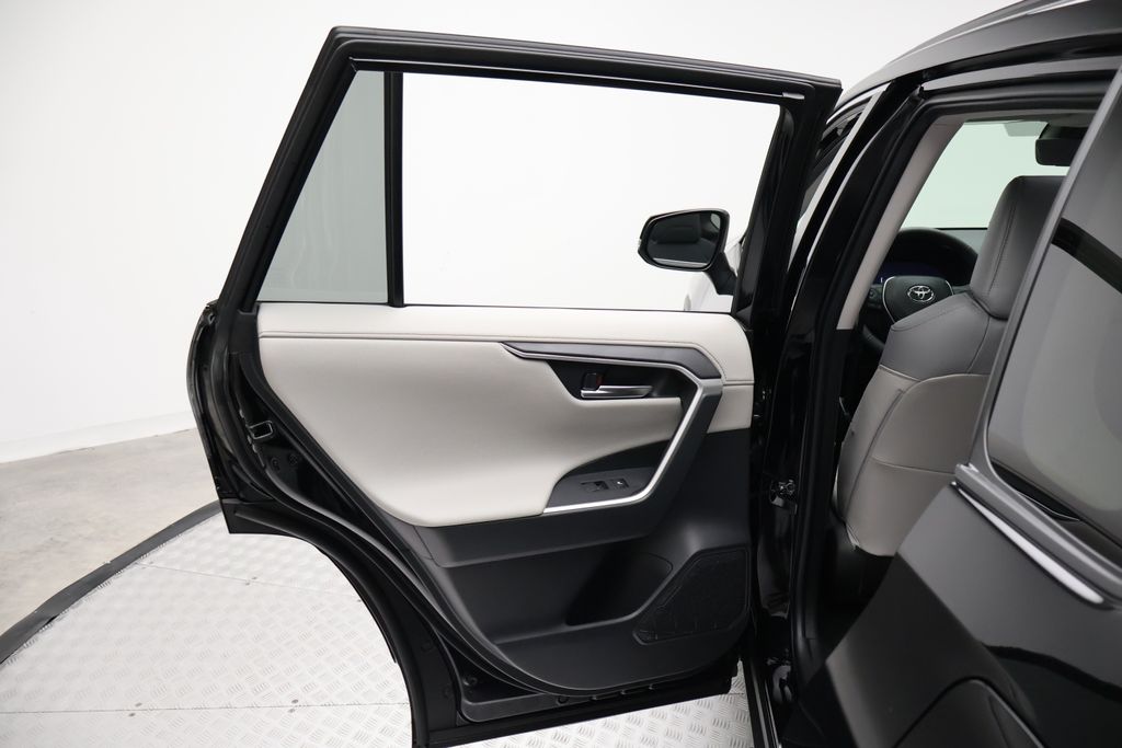 Thumbnail: 2025 Toyota RAV4 - 21