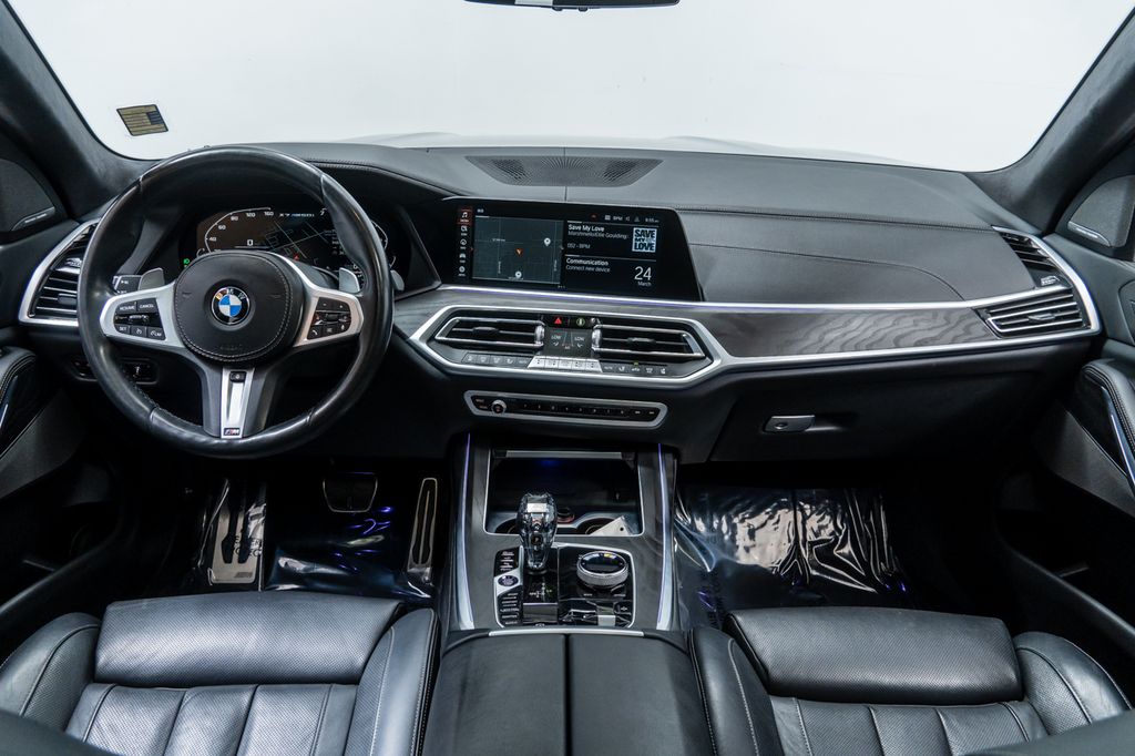 Used 2022 Black BMW M50i image 25