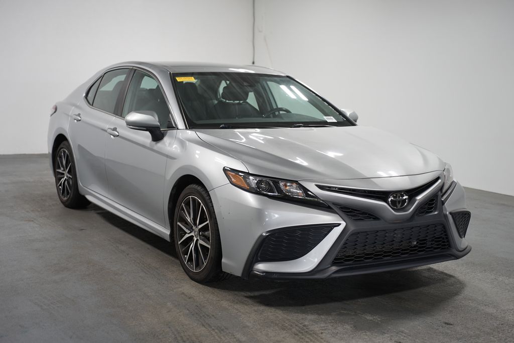 2023 Toyota Camry SE 3