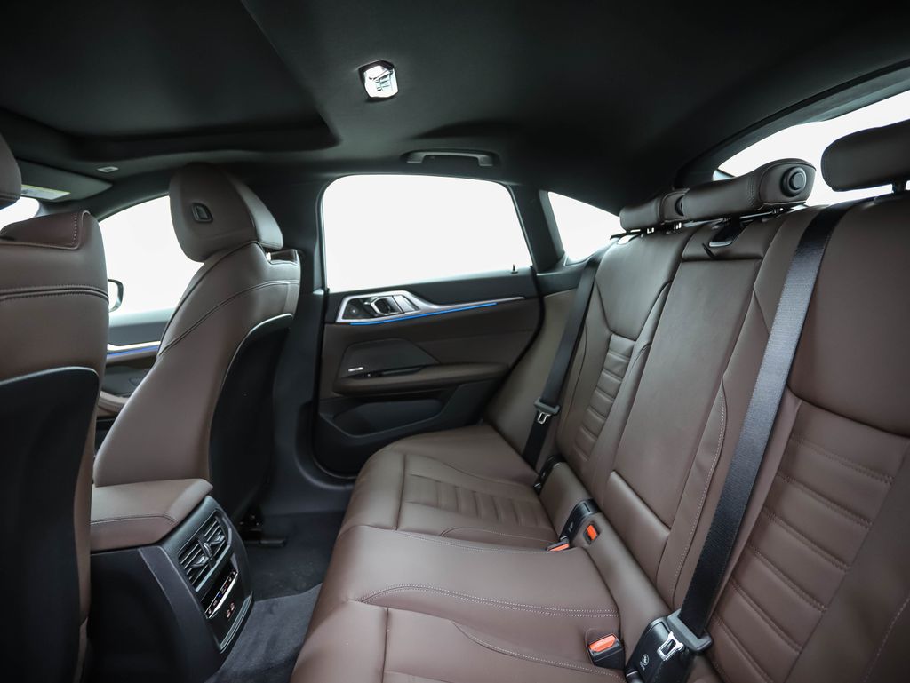 Thumbnail: 2026 BMW i4 - 22