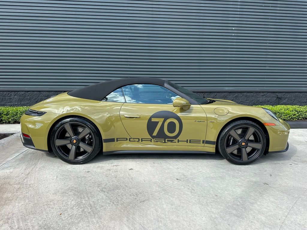 Thumbnail: 2026 Porsche 911 - 10