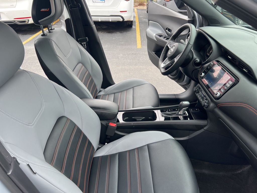 2024 Nissan Kicks SR photo