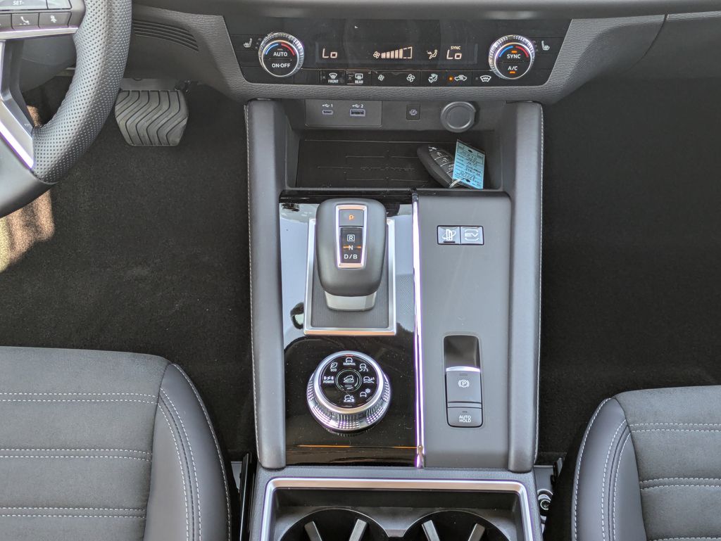 2025 Mitsubishi Outlander Plug-in Hybrid SE - Photo 19