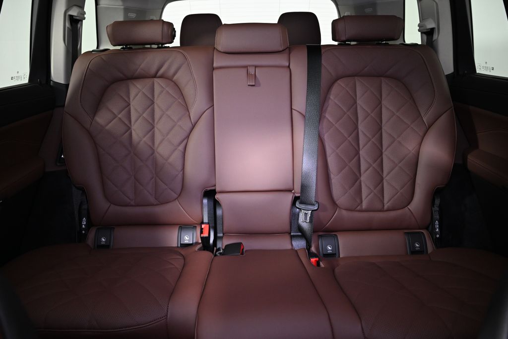 Thumbnail: 2026 BMW X7 - 25