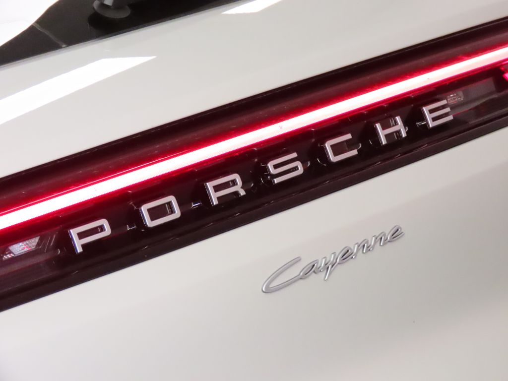 Thumbnail: 2026 Porsche Cayenne - 12