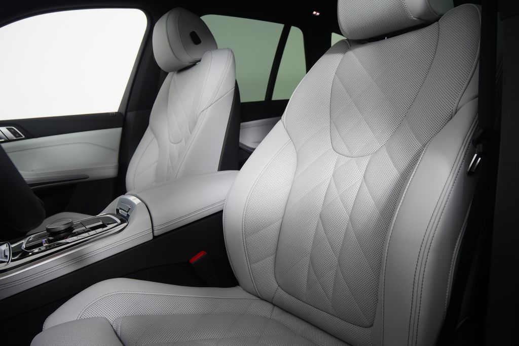 Thumbnail: 2026 BMW X5 - 10