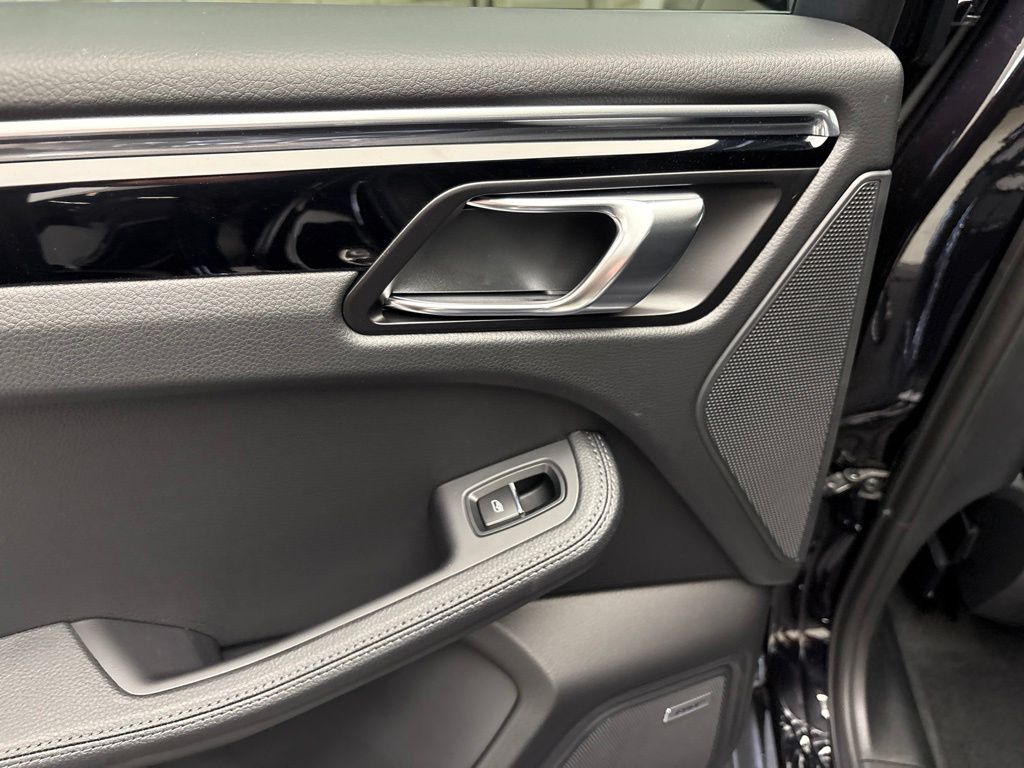 Thumbnail: 2026 Porsche Macan - 19