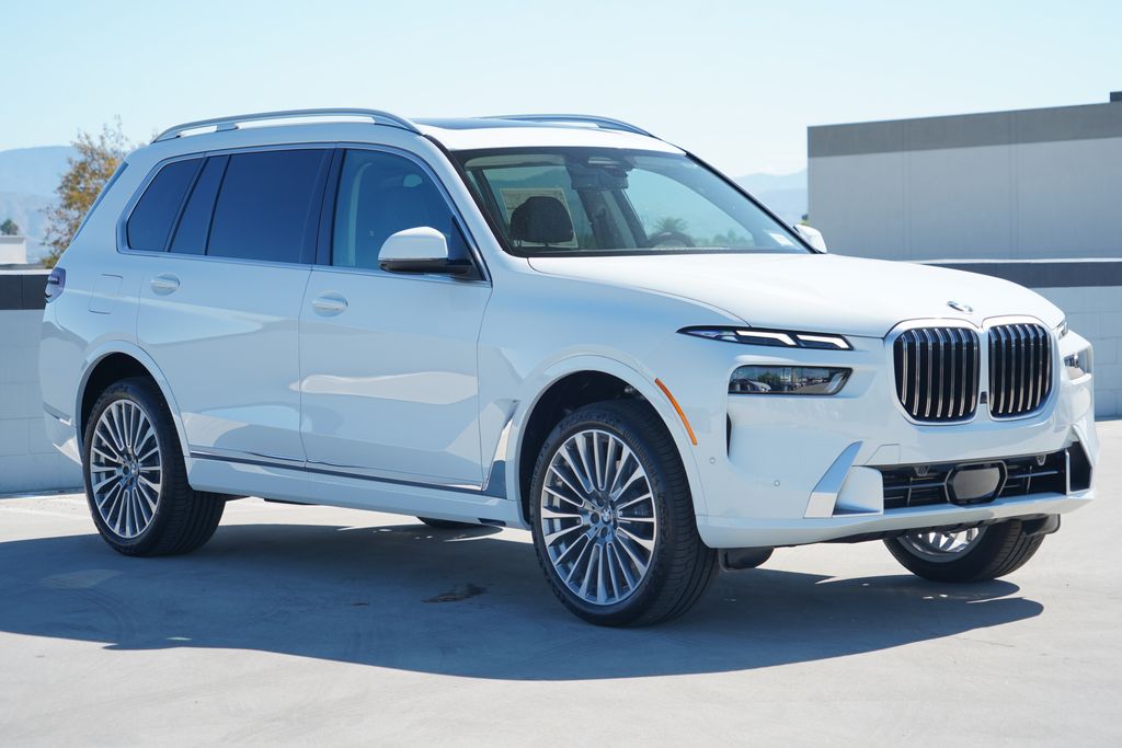 Thumbnail: 2027 BMW X7 - 3