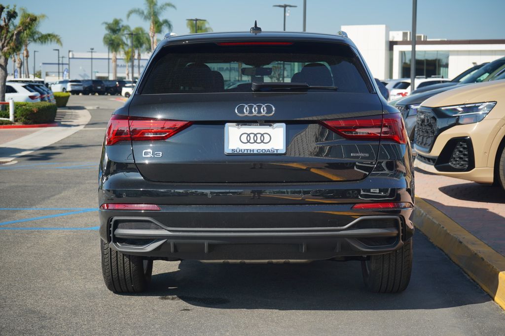 Thumbnail: 2025 Audi Q3 - 4