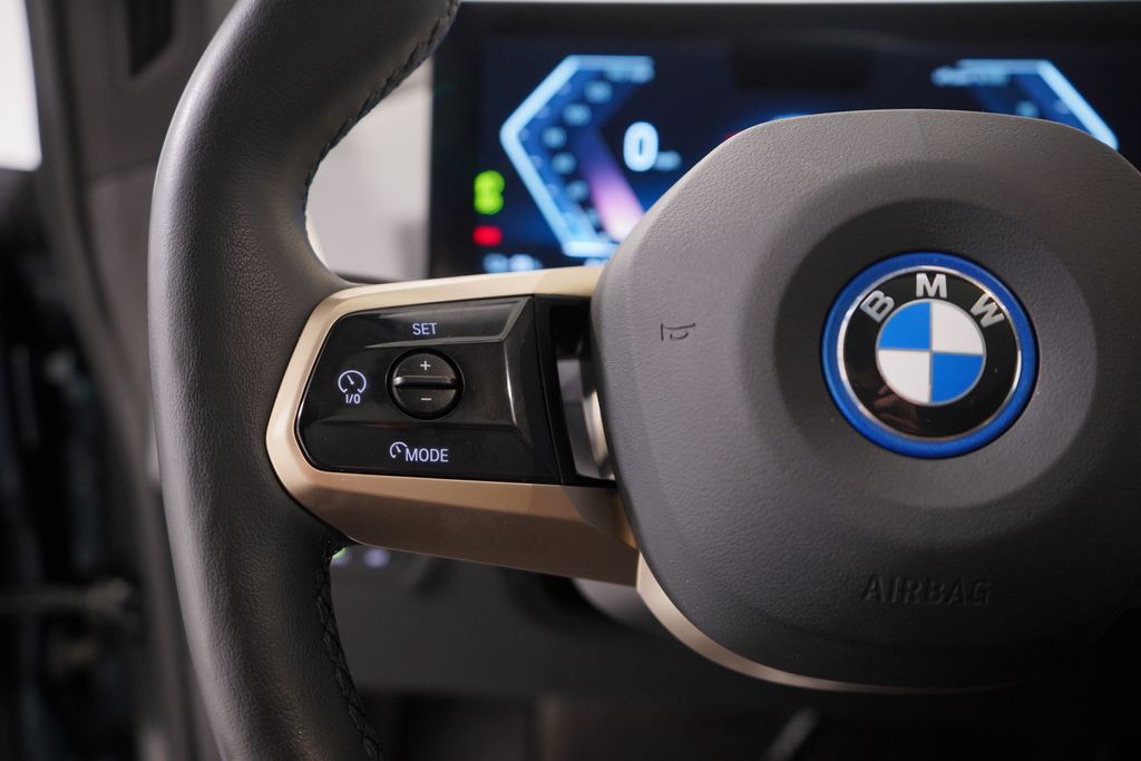 2023 BMW iX xDrive50 19