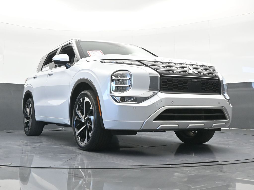 Used 2024 White Mitsubishi SEL image 67