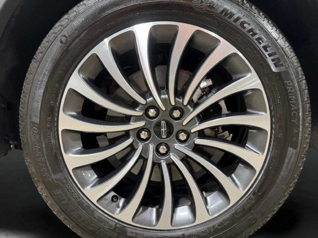 Used 2023 Radiance Metallic Lincoln Reserve image 35