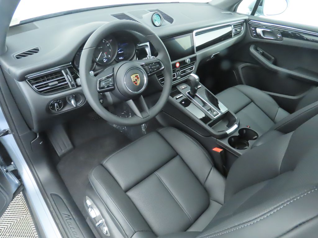 Thumbnail: 2025 Porsche Macan - 4
