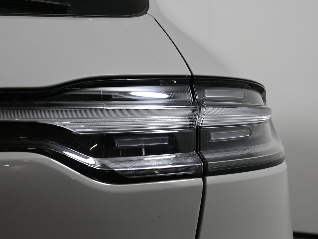 Thumbnail: 2026 Porsche Macan - 13