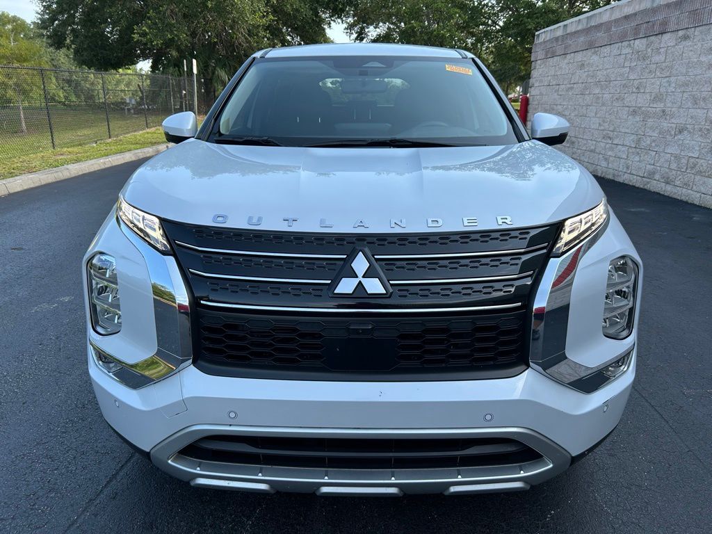 2023 Mitsubishi Outlander SE 8