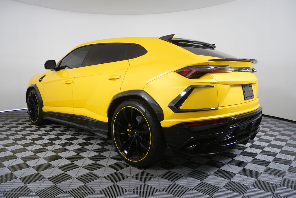 Thumbnail: 2022 Lamborghini Urus - 6