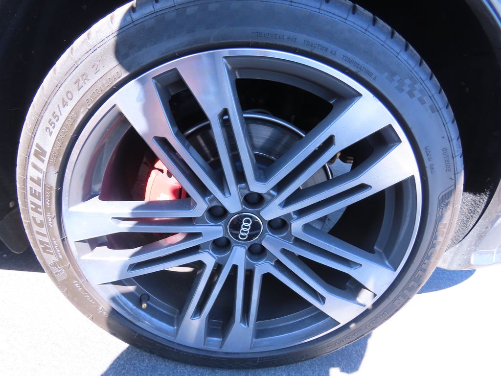 Thumbnail: 2018 Audi SQ5 - 16